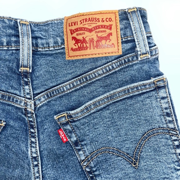 Denim Levi Shorts - Picture 4 of 4